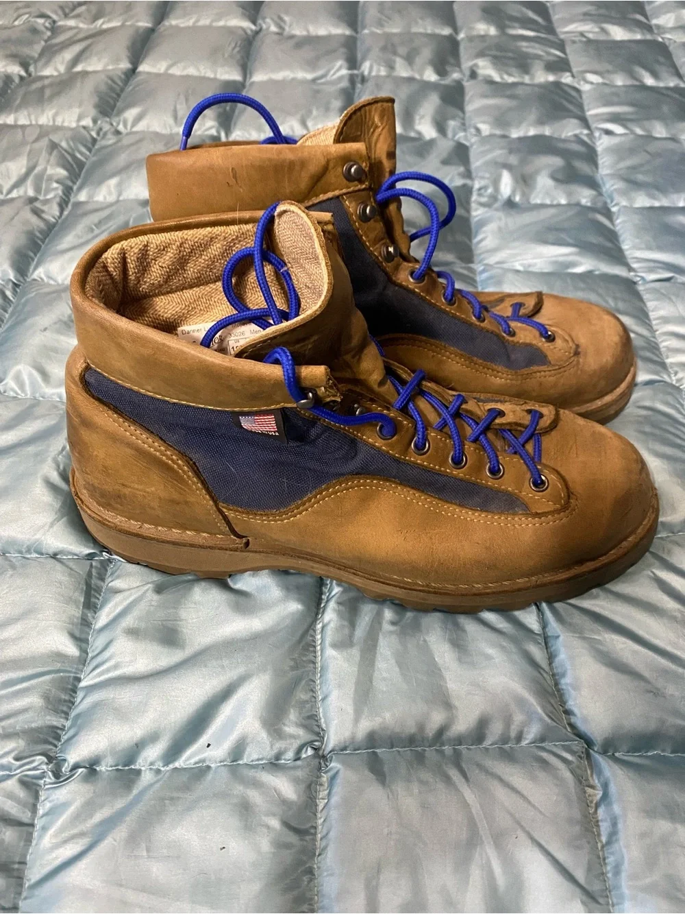 In good shape Men’s Danner Light Brown Leather Hiking Boots w/Blue Sz 10 $330